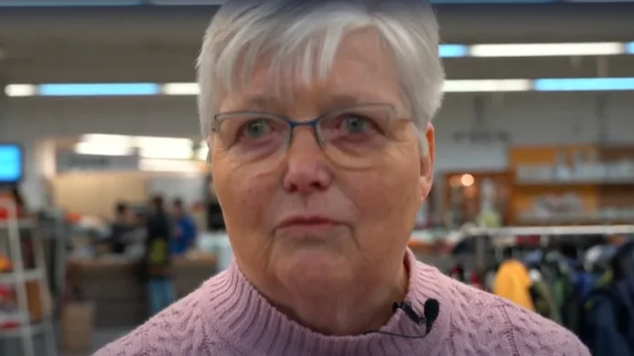 Helga Preuß im Interview im Kaufhaus mit Herz, Standbild aus Hallo Niedersachsen