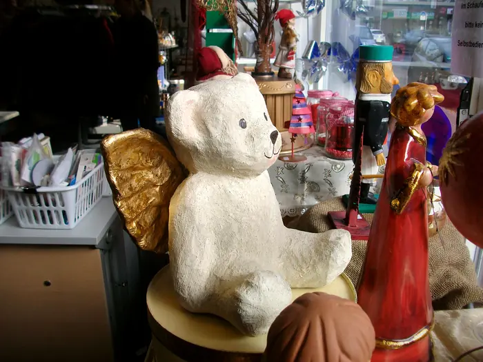 Teddy mit Engelsflügeln